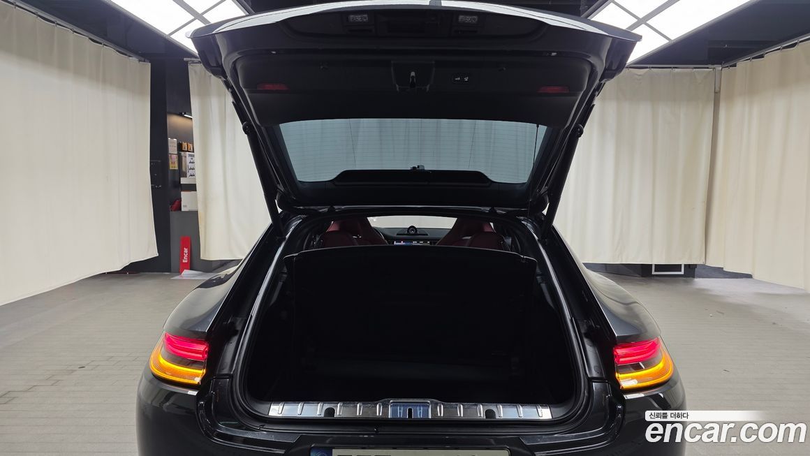 Porsche Panamera 2021