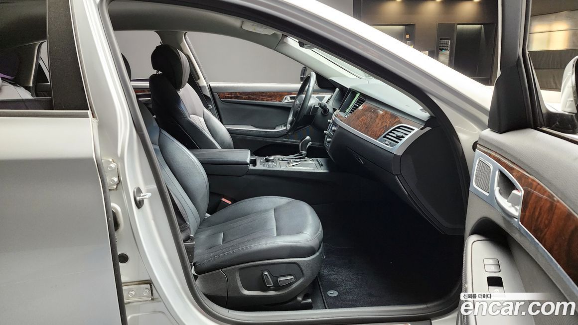 Hyundai Genesis 2014