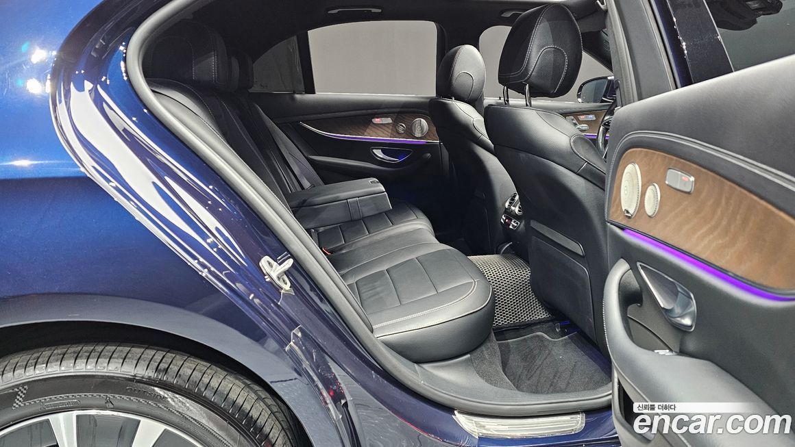 Mercedes-Benz E-Class 2021