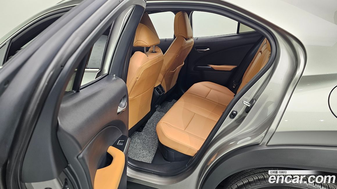 Lexus UX 2026