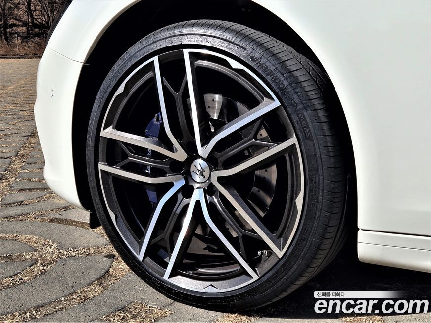 Maserati Ghibli 2021