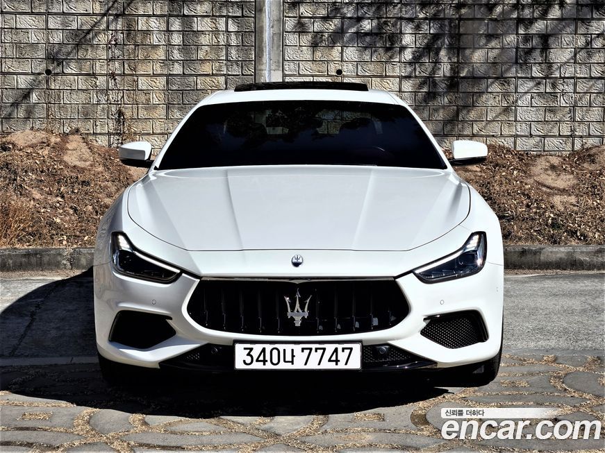Maserati Ghibli 2021