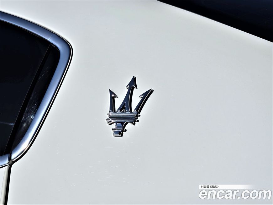 Maserati Ghibli 2021
