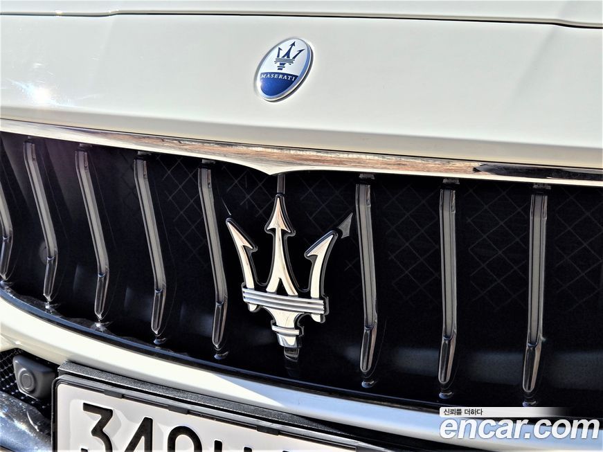 Maserati Ghibli 2021