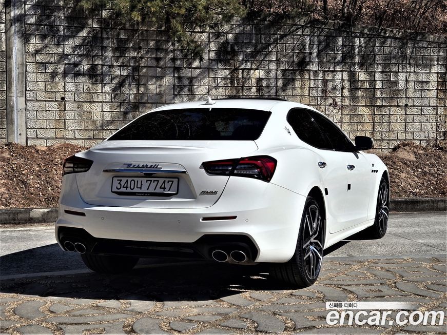 Maserati Ghibli 2021