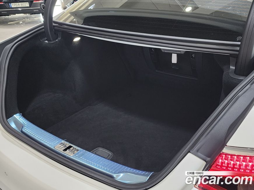 Mercedes-Benz S-Class 2023