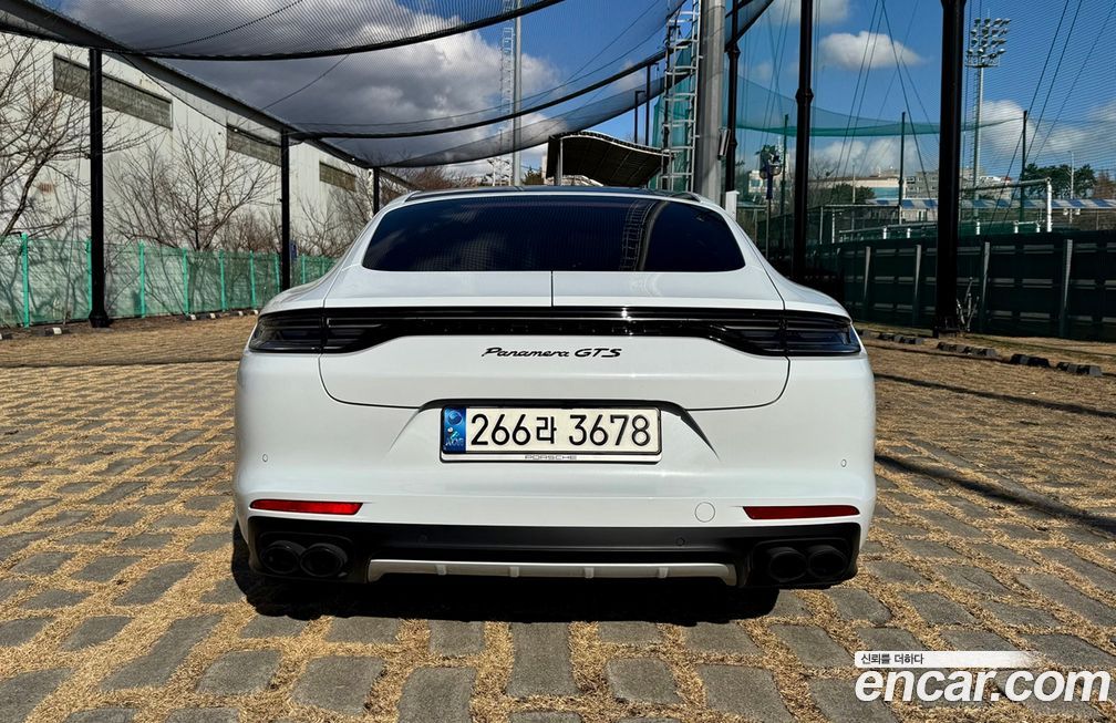 Porsche Panamera 2022