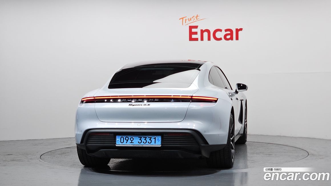 Porsche Taycan 2025