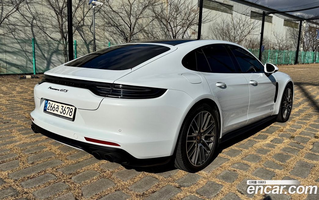 Porsche Panamera 2022