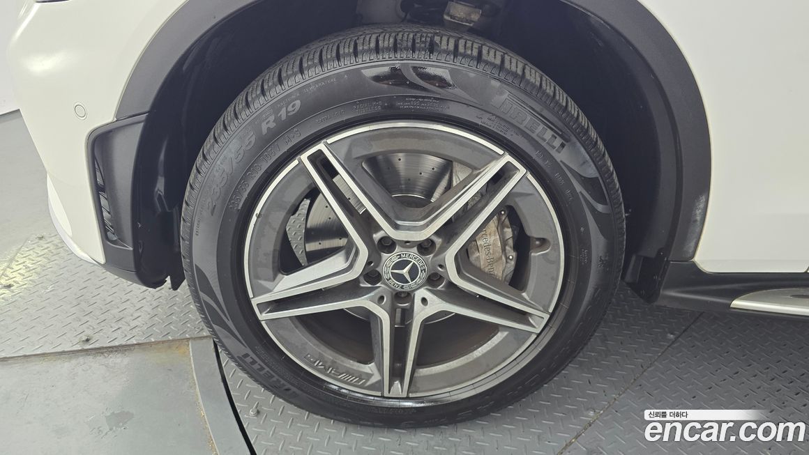 Mercedes-Benz GLC-Class 2021