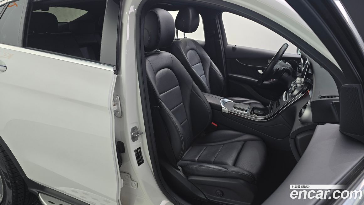 Mercedes-Benz GLC-Class 2021