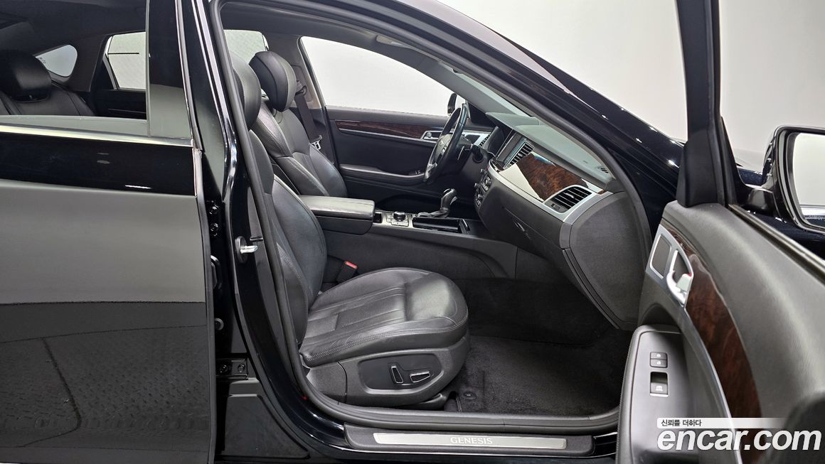 Hyundai Genesis 2016