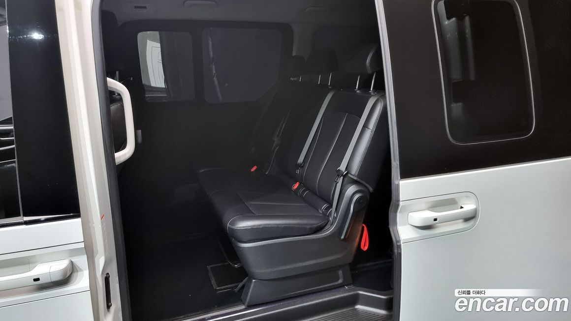 Hyundai Staria 2025