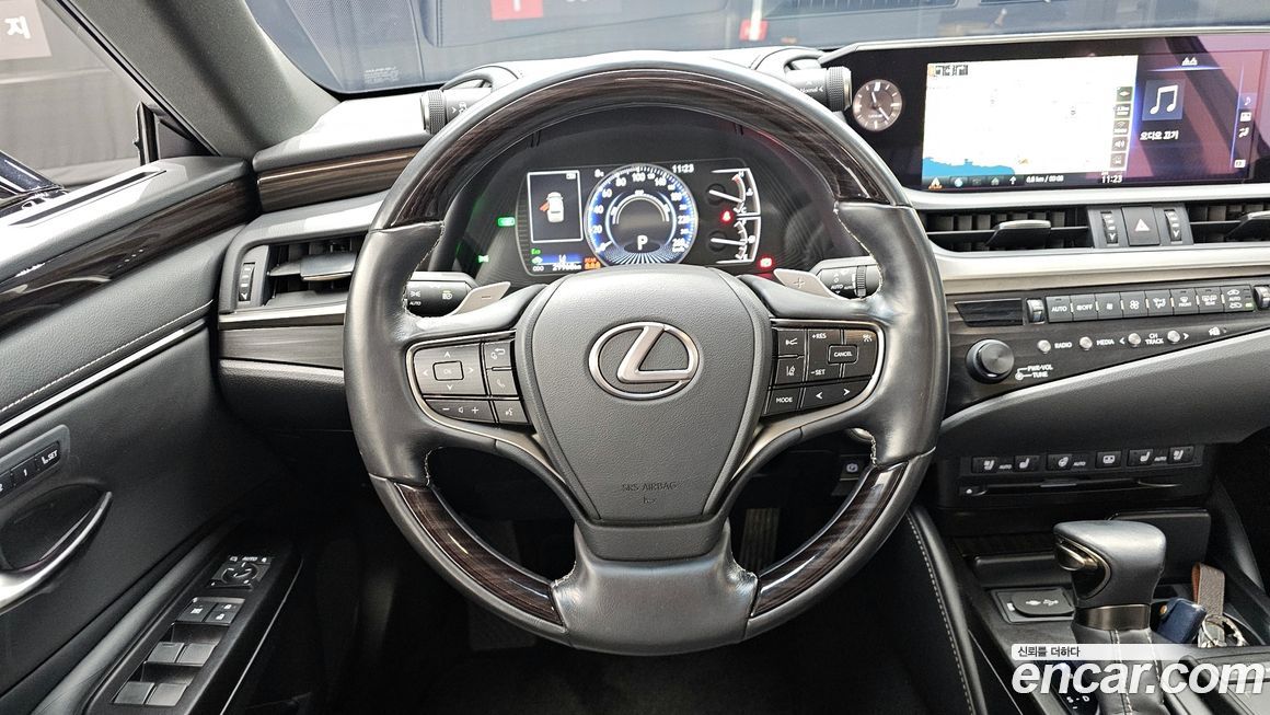 Lexus ES 2019