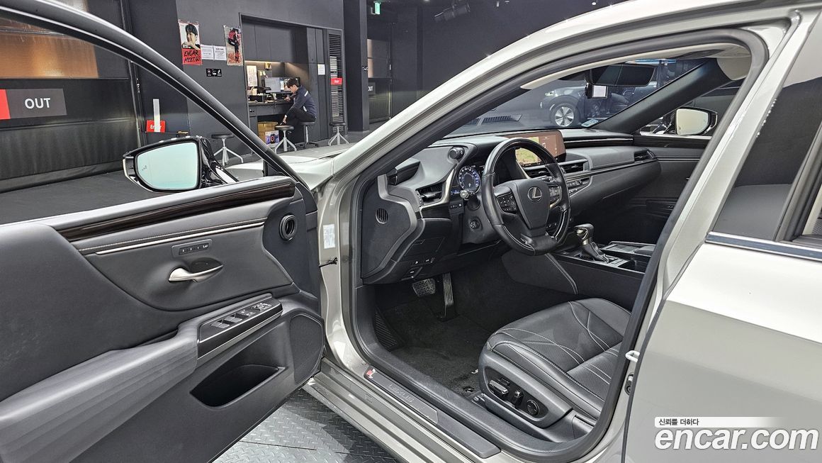 Lexus ES 2019