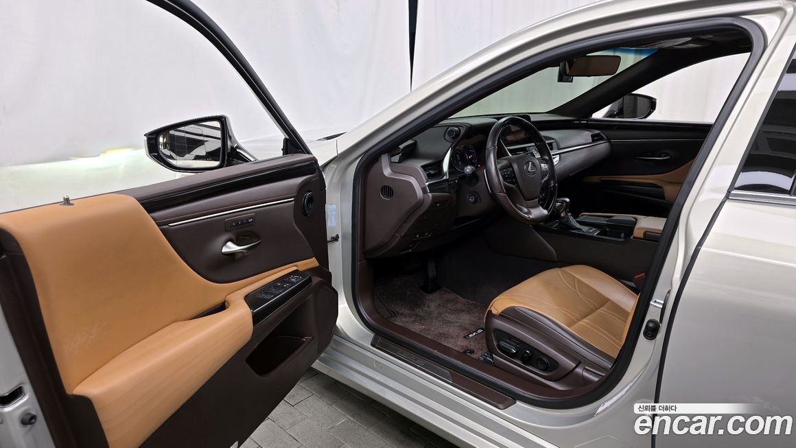 Lexus ES 2019