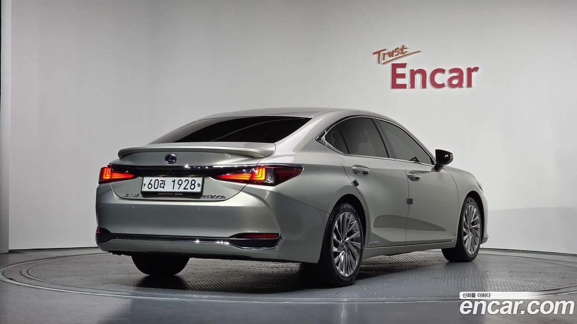 Lexus ES 2019