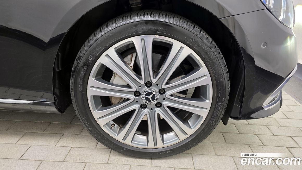 Mercedes-Benz E-Class 2023