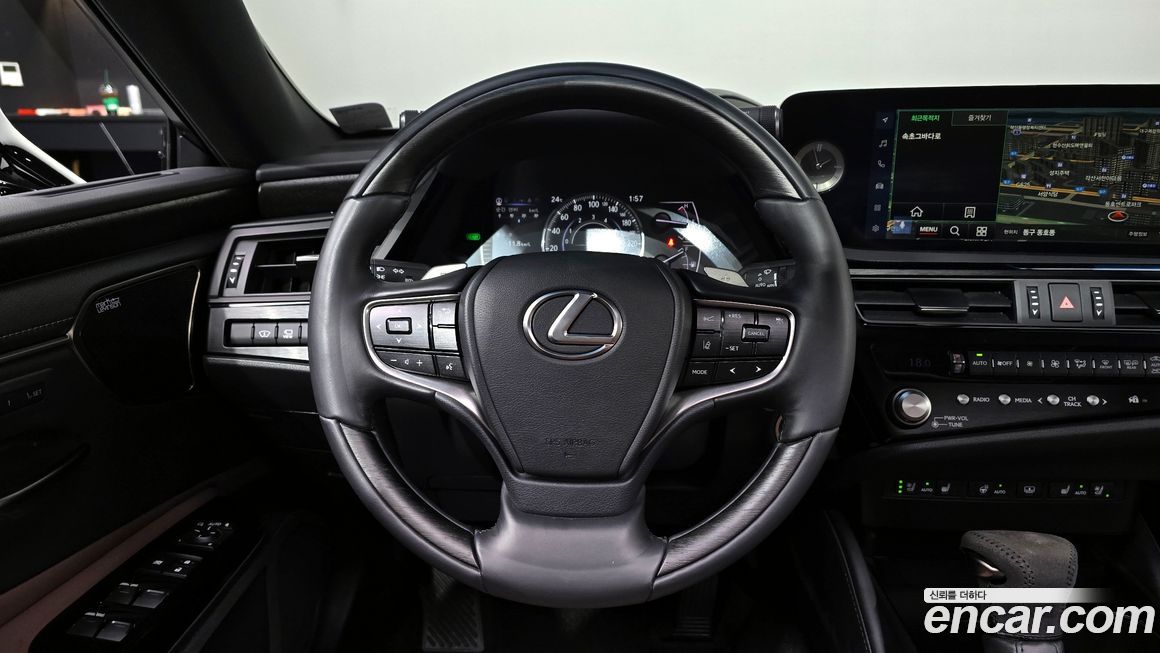 Lexus ES 2023