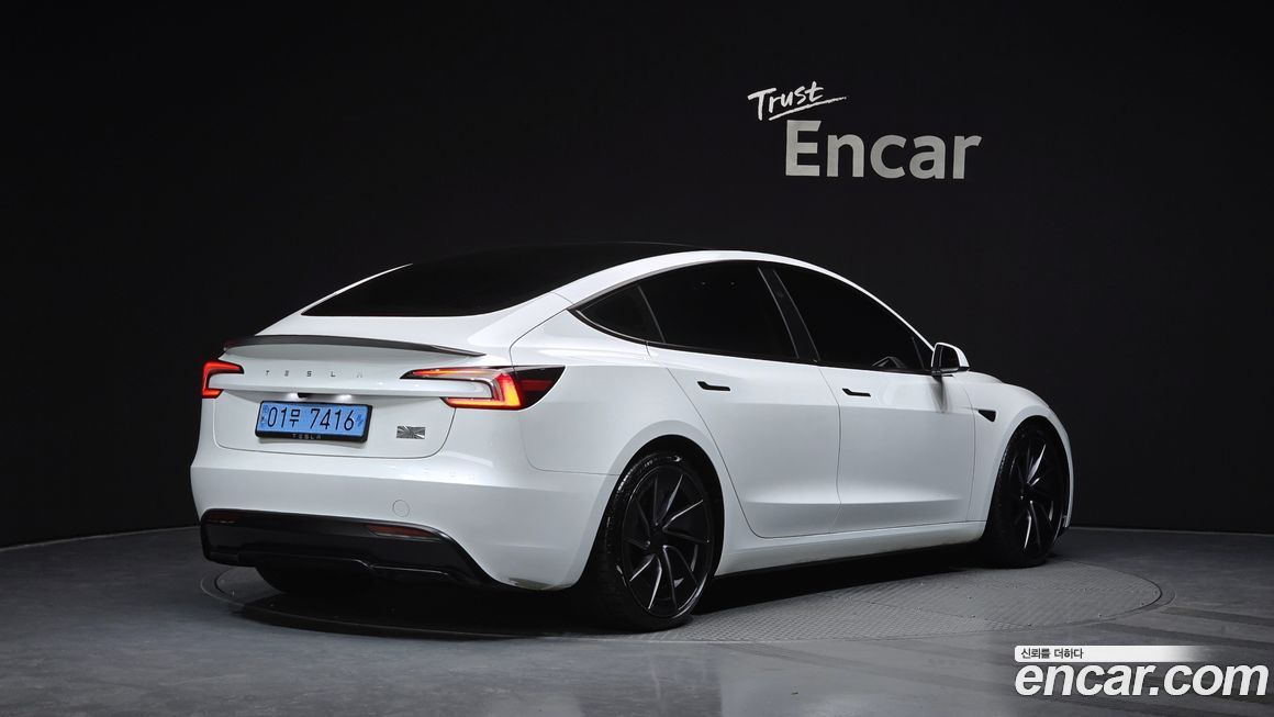 Tesla Model 3 2024