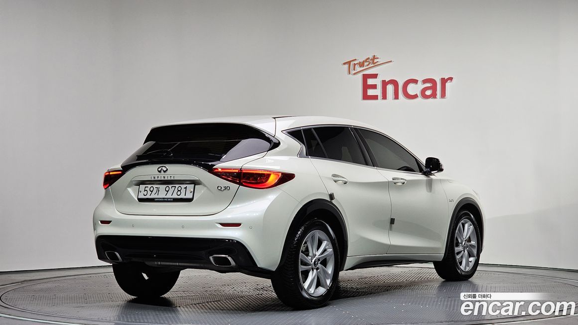 Infiniti Q30 2019