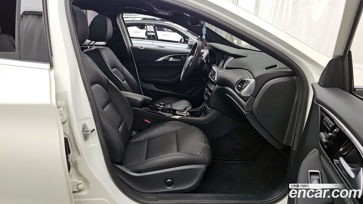 Infiniti Q30 2019