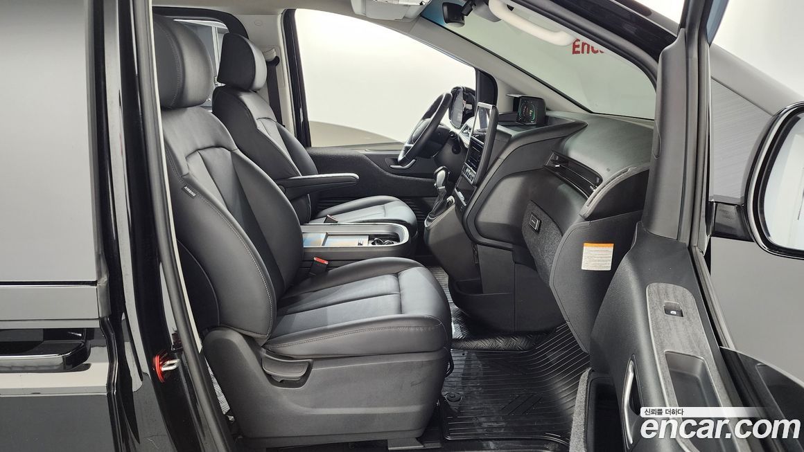 Hyundai Staria 2025