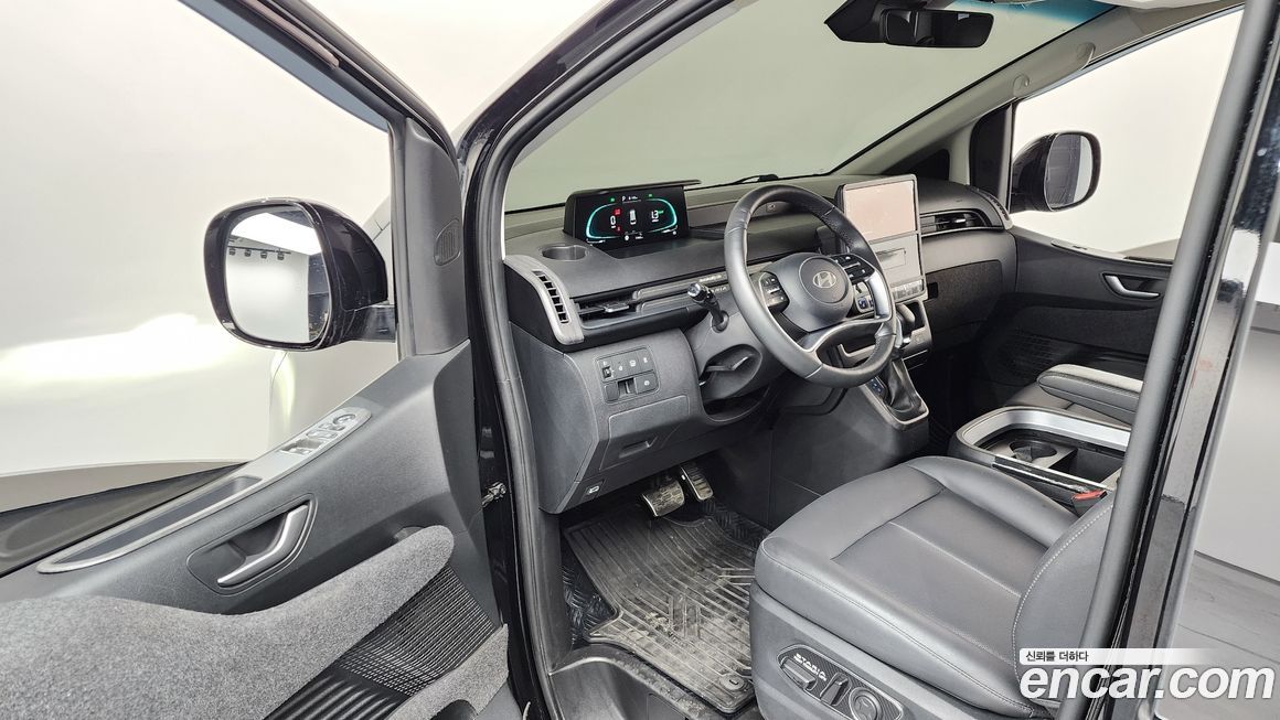 Hyundai Staria 2025