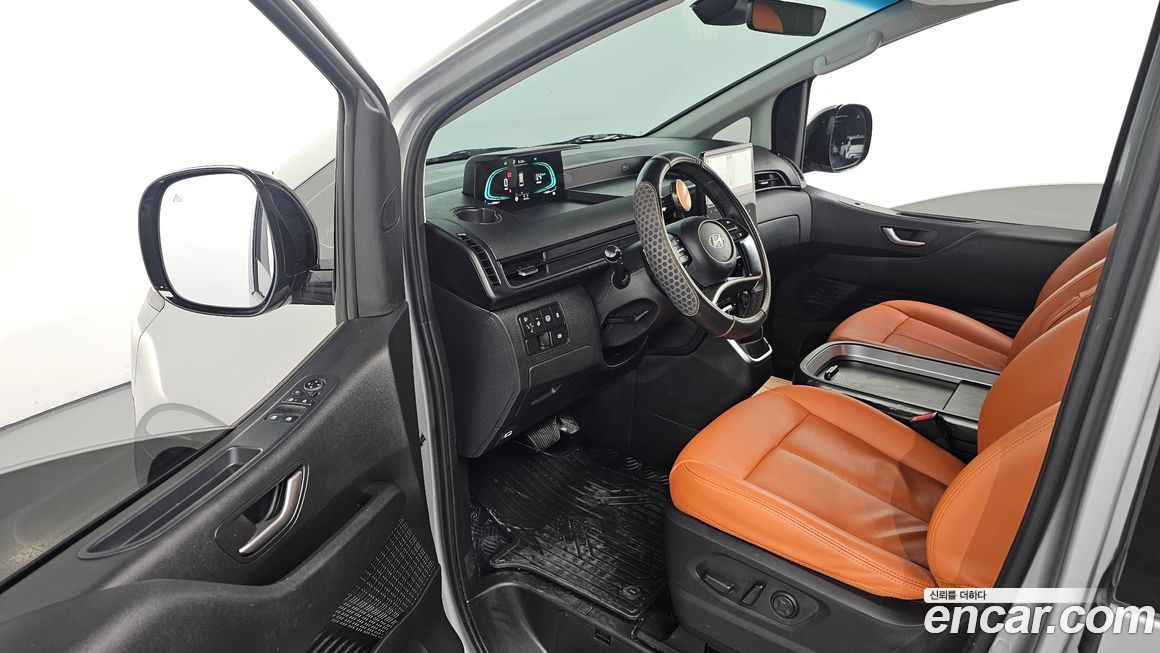 Hyundai Staria 2025