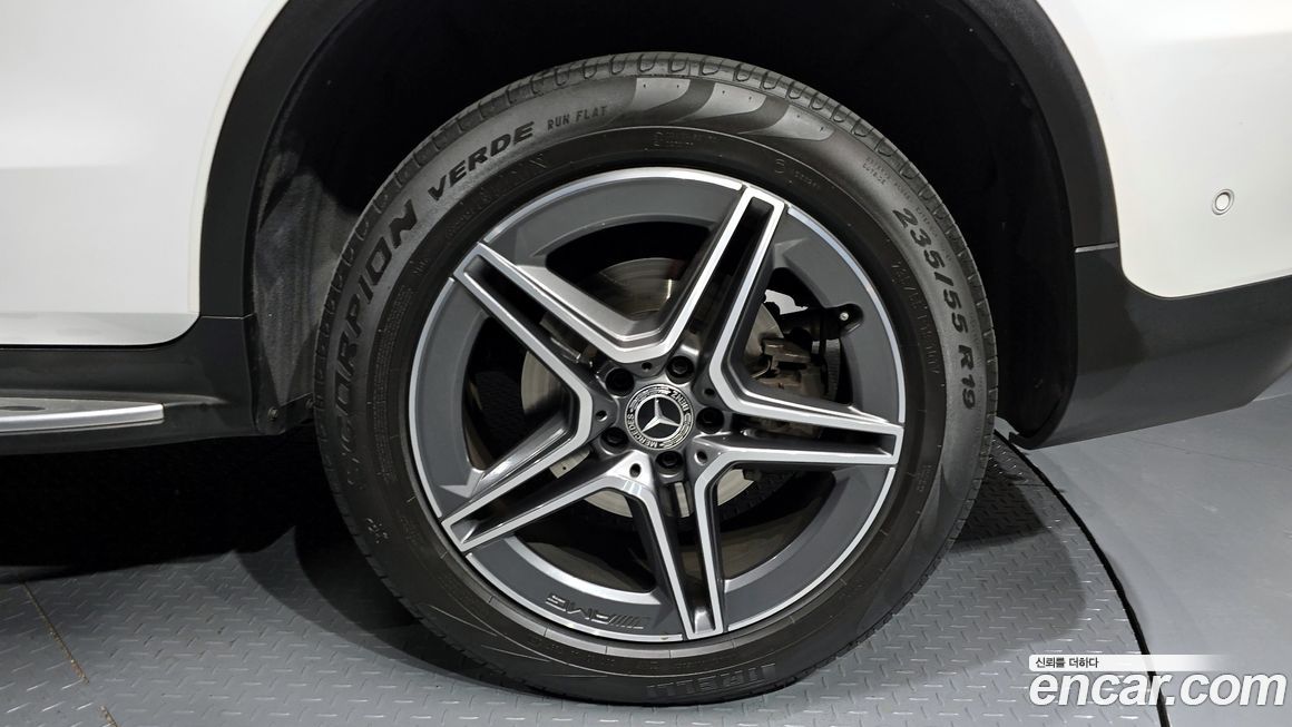 Mercedes-Benz GLC-Class 2021