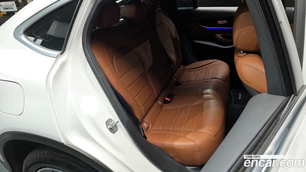 Mercedes-Benz GLC-Class 2021