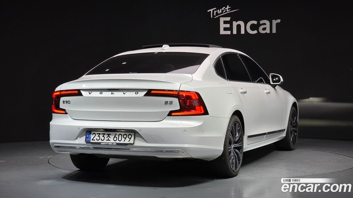 Volvo S90 2024