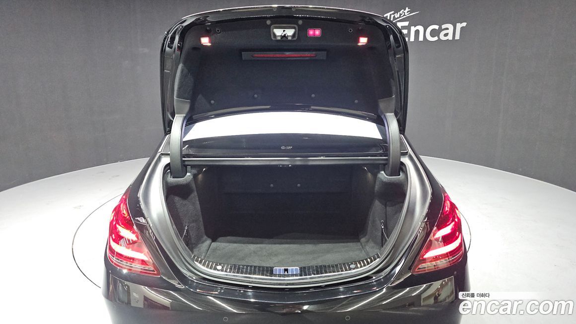 Mercedes-Benz S-Class 2020