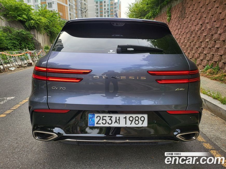 Genesis GV70 2025