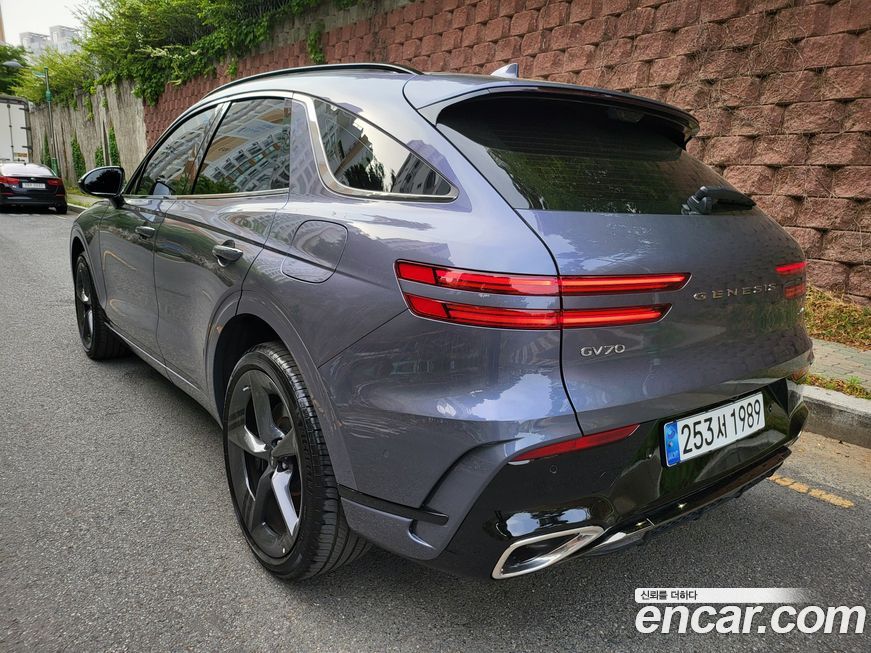 Genesis GV70 2025