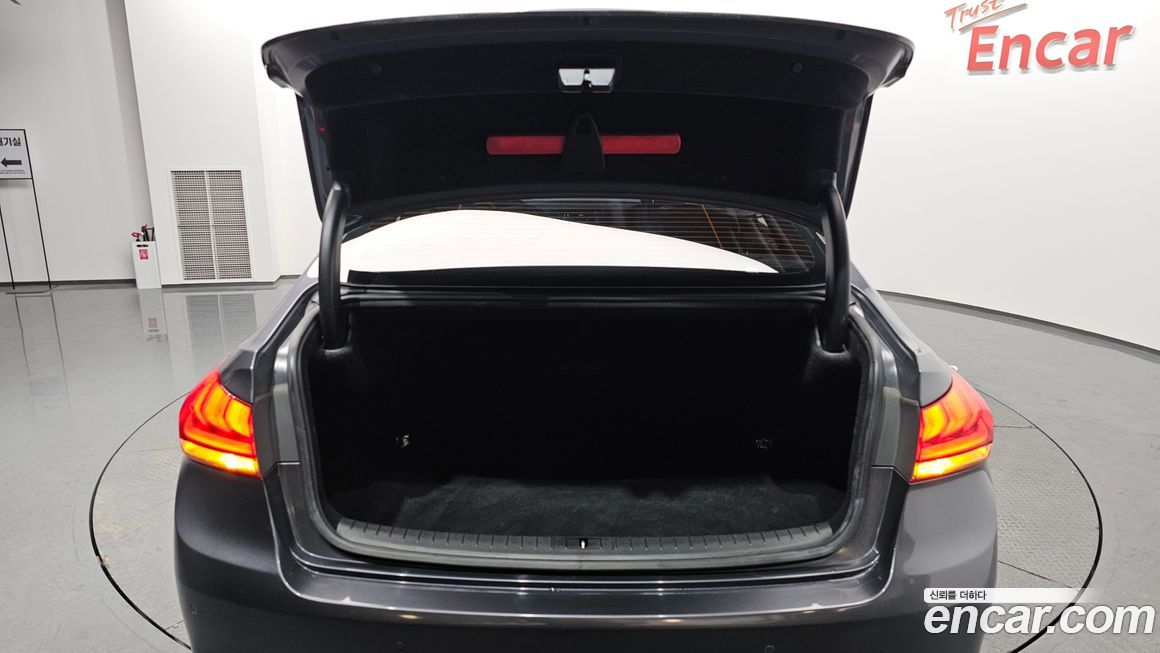 Hyundai Genesis 2016