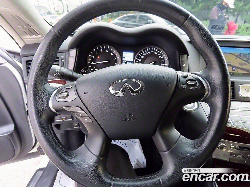 Infiniti Q70 2015
