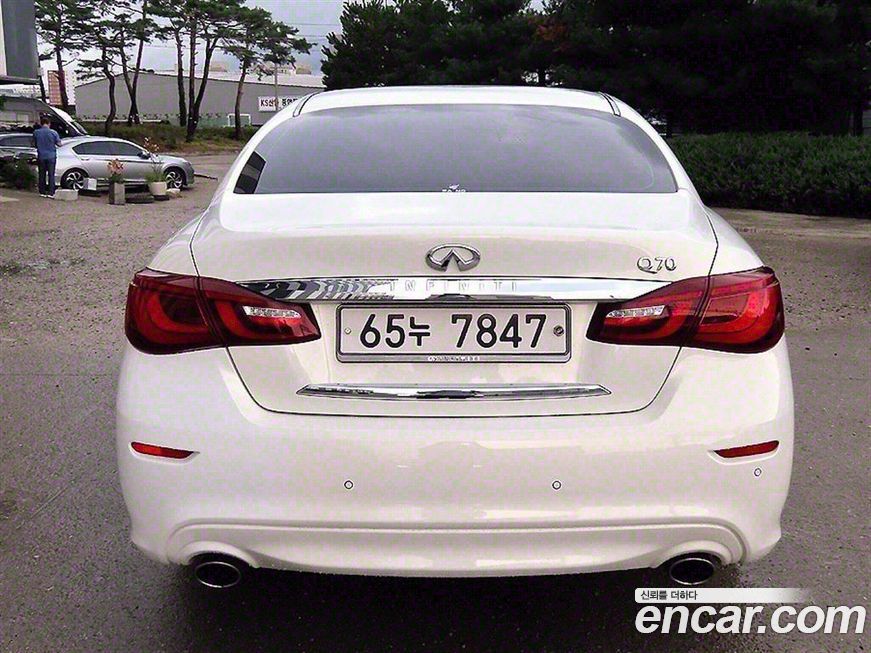 Infiniti Q70 2015