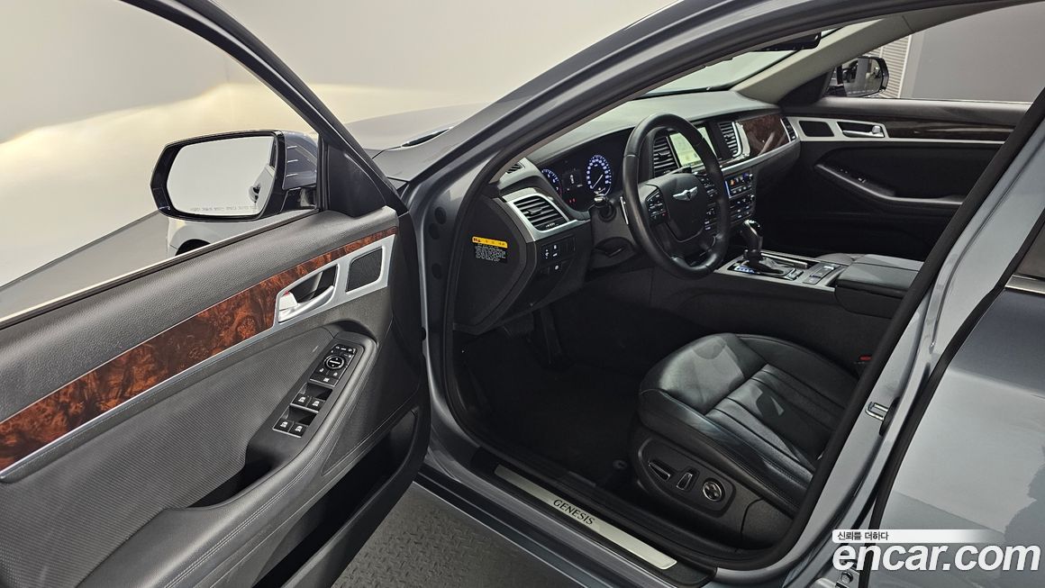 Hyundai Genesis 2016