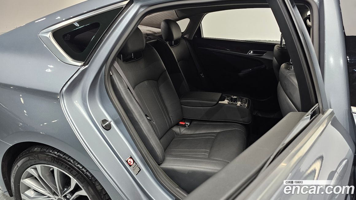 Hyundai Genesis 2016