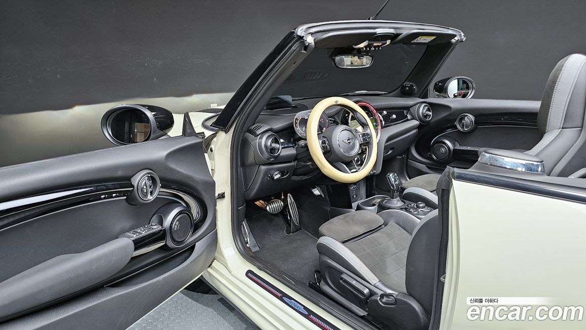 Mini Cooper Convertible 2023