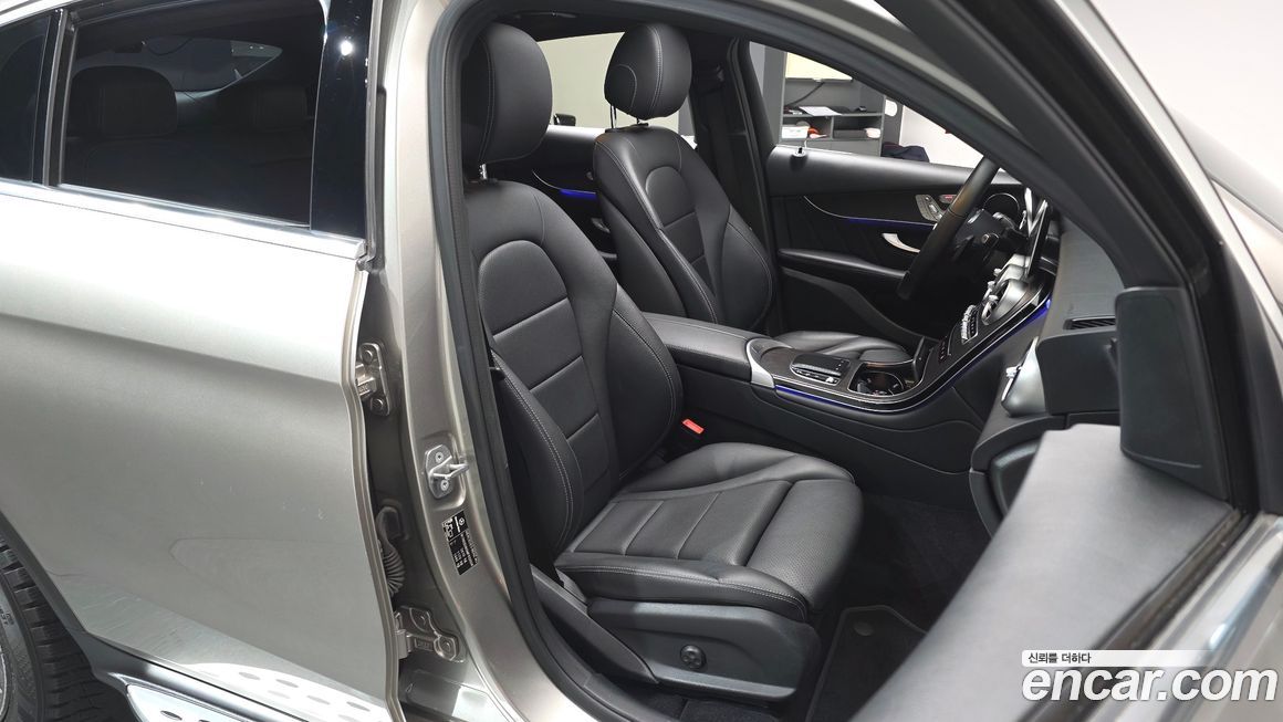 Mercedes-Benz GLC-Class 2021