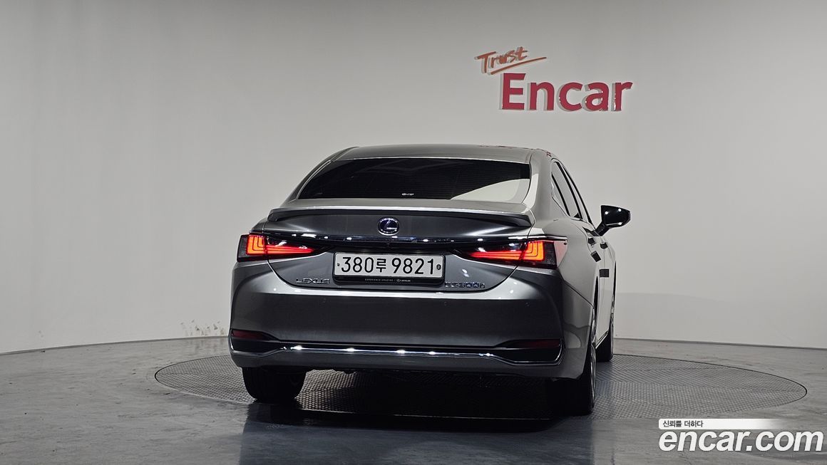 Lexus ES 2021