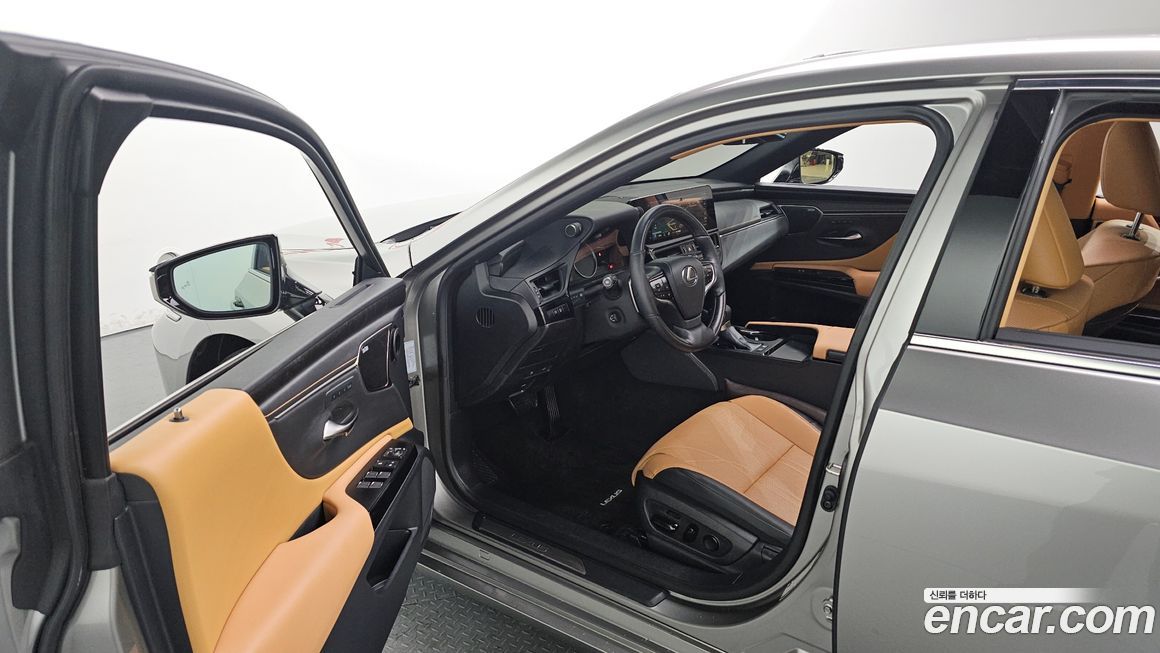 Lexus ES 2025