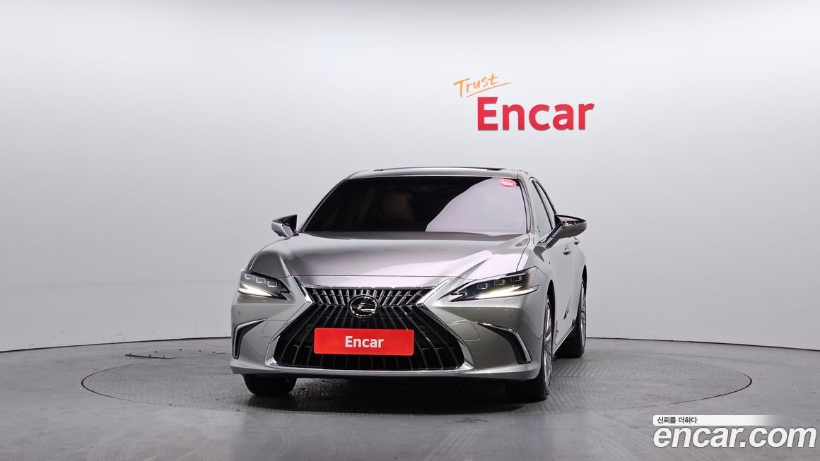 Lexus ES 2025