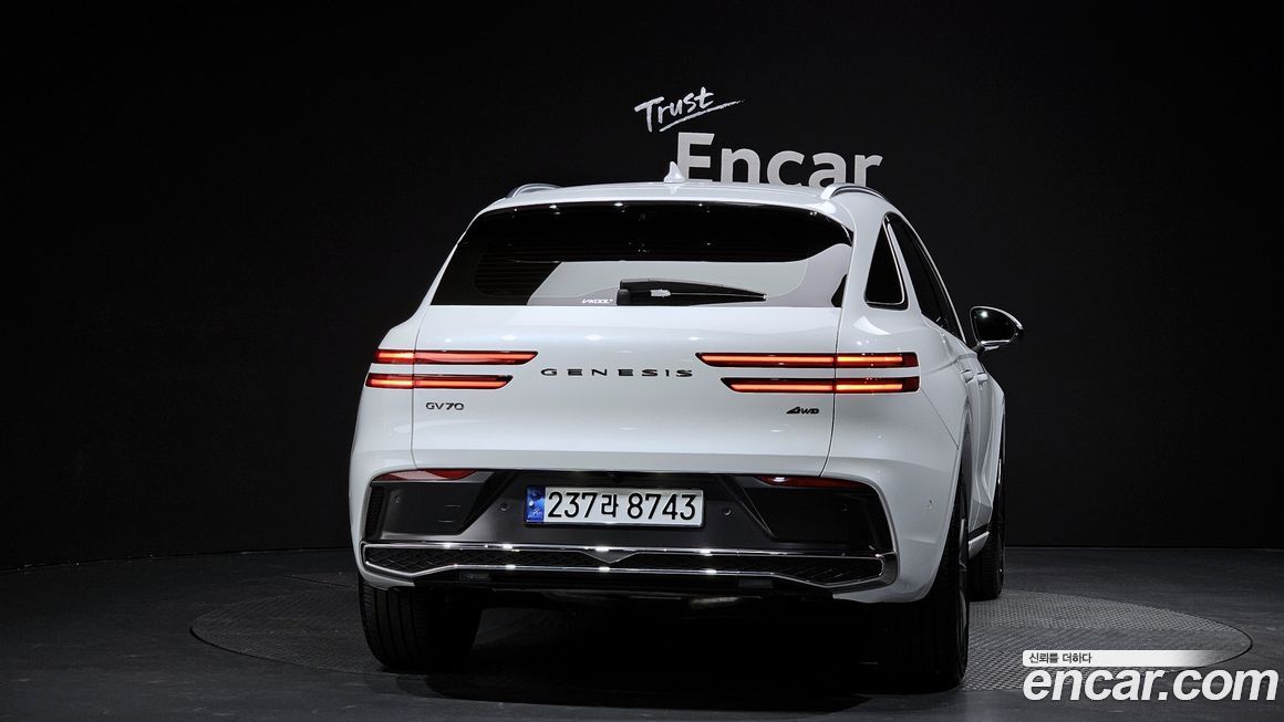 Genesis GV70 2025