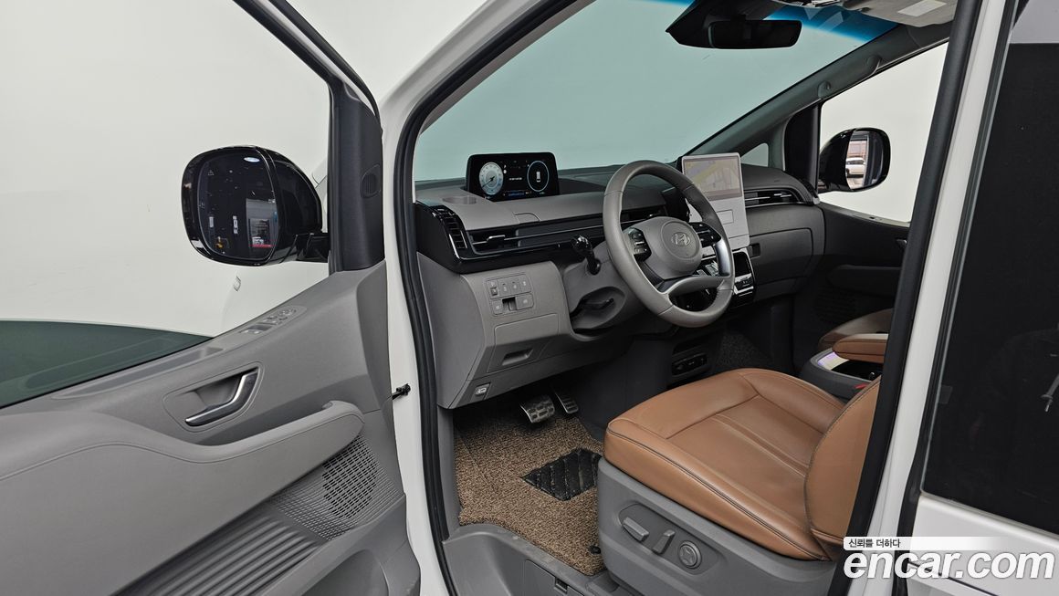 Hyundai Staria 2025