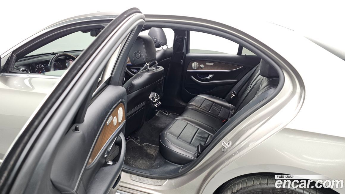 Mercedes-Benz E-Class 2021