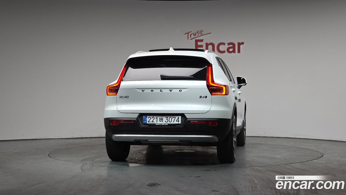 Volvo XC40 2025