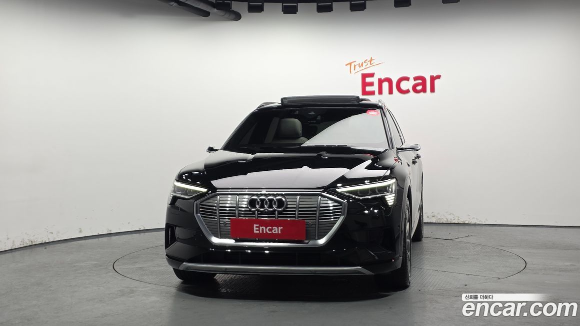 Audi e-tron 2023